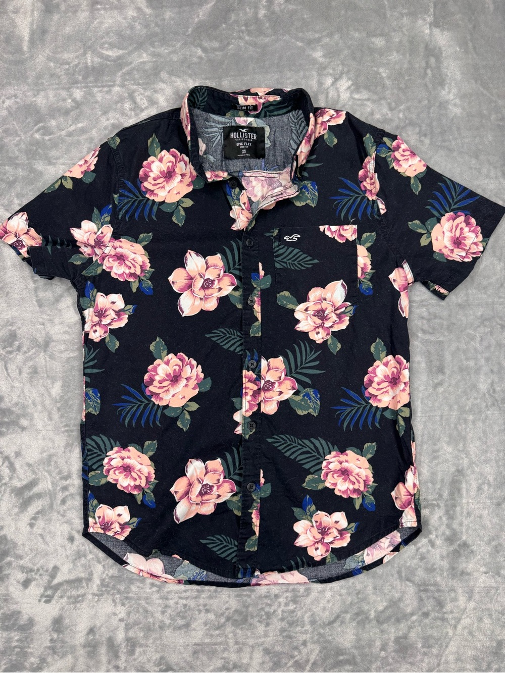 Hollister Cotton Black Short-Sleeve Floral Button-Down Shirt with Pink‎ Flowers